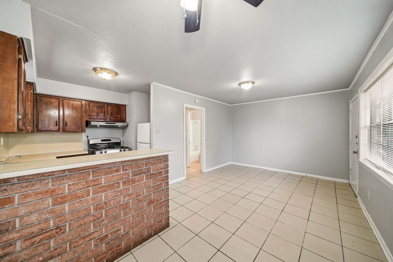 6116 1/2 Octavia St #1-2 - Photo 5 of 17
