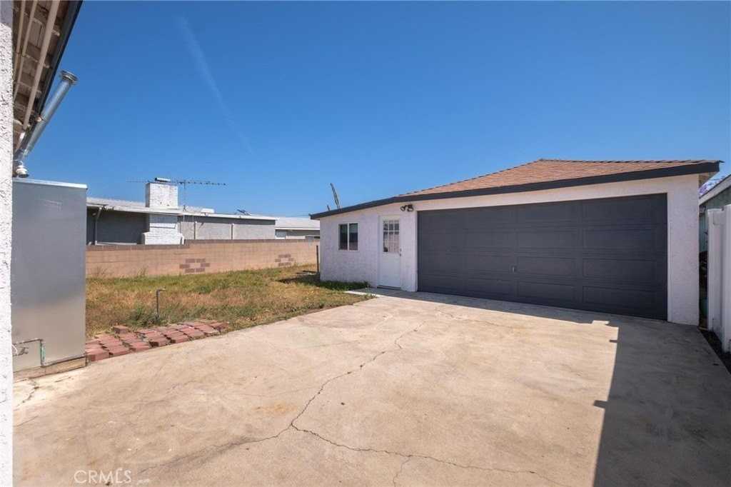1438 W 222nd St - Photo 5 of 20