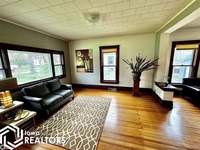 1402 Elm St - Photo 5 of 29