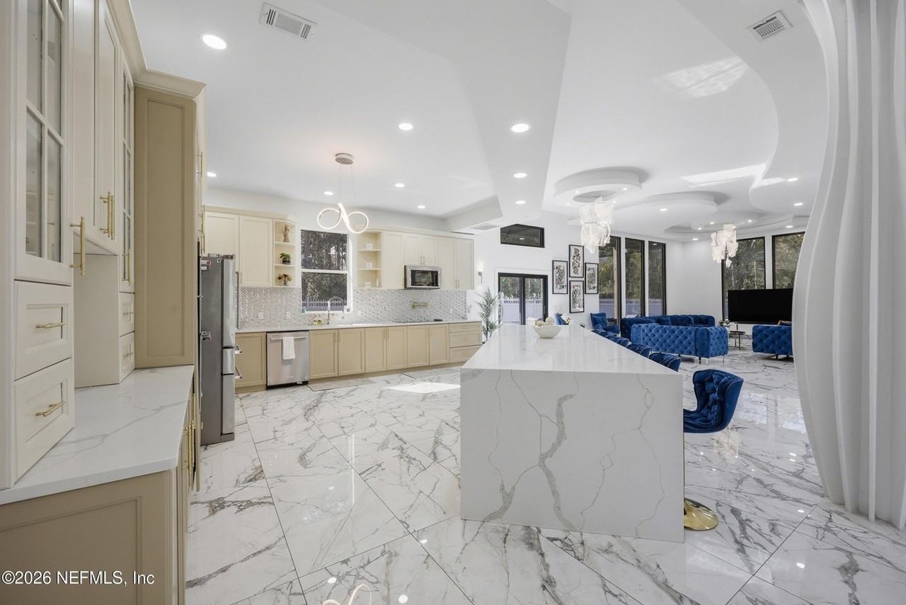 1450 Wentworth Ave - Photo 6 of 50
