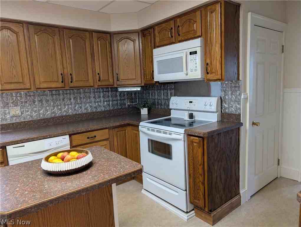 486 Needham Ave - Photo 6 of 42