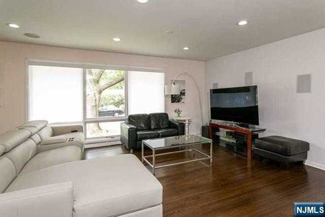 2 Monument Pl - Photo 3 of 20