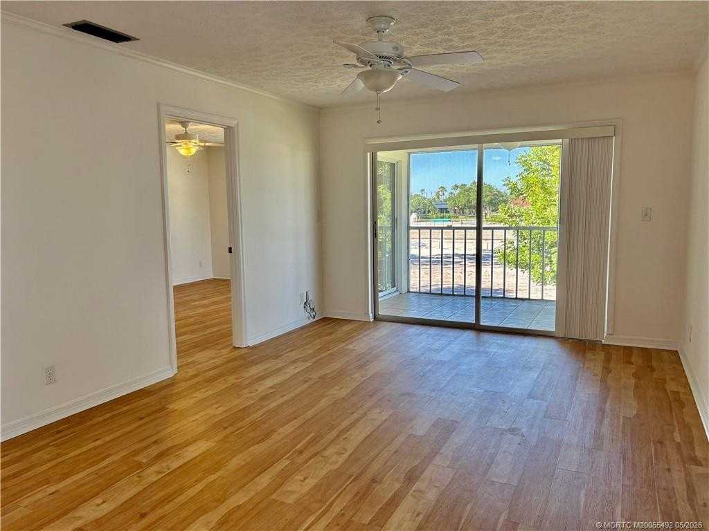 802 Se Central Pkwy #14 - Photo 2 of 12