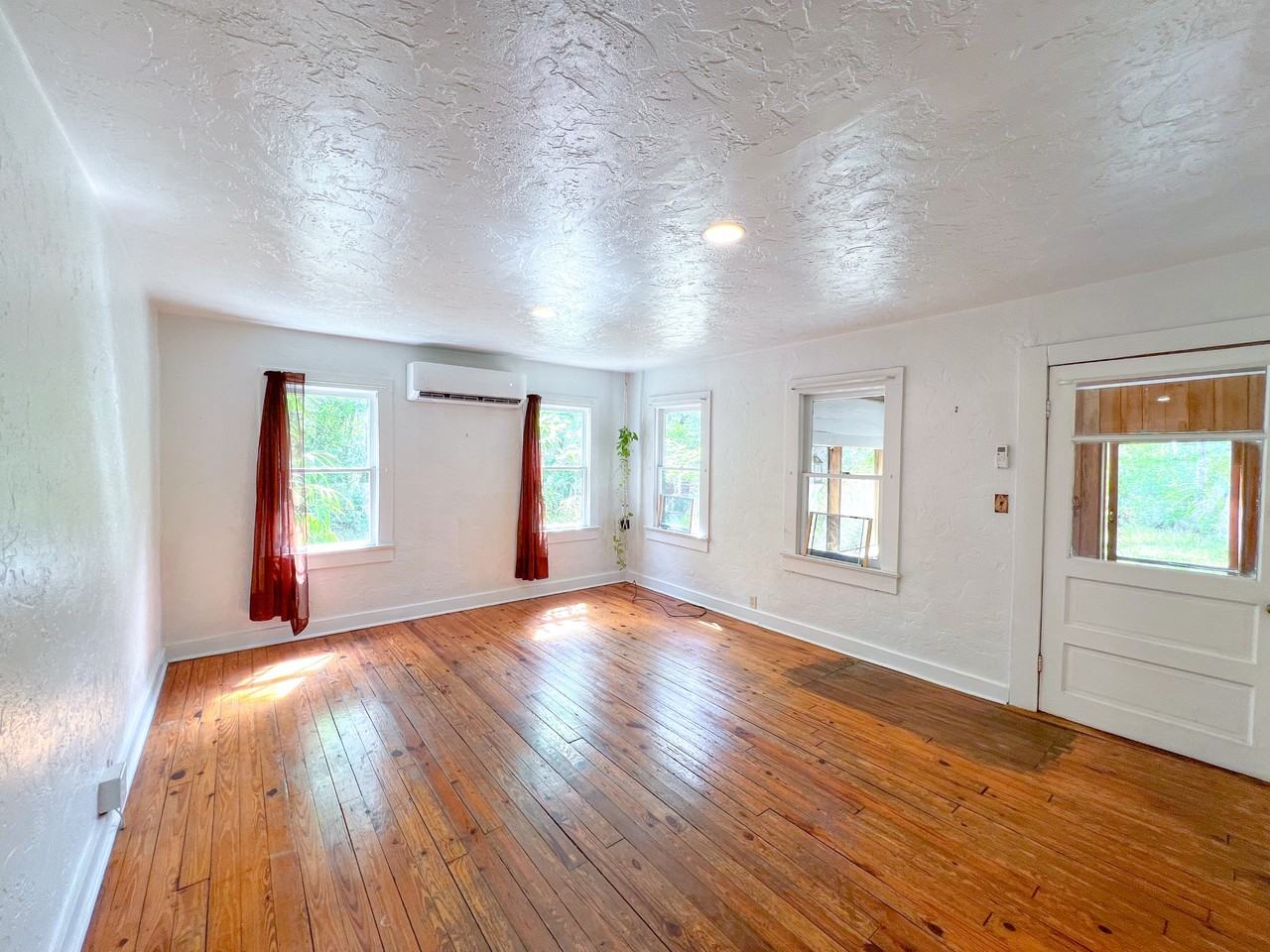 11716 Ne 7th Ave - Photo 3 of 15