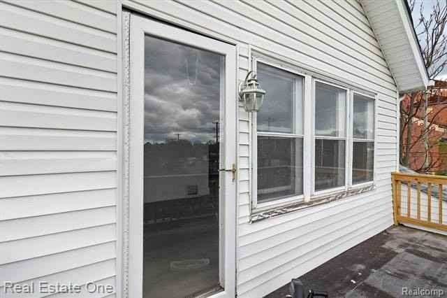 13910 Kentucky St - Photo 5 of 28
