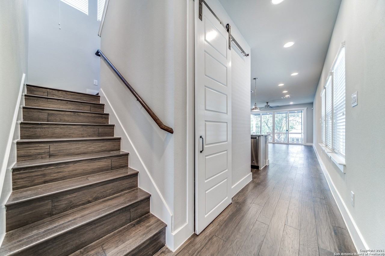 445 Natalen Ave - Photo 4 of 25