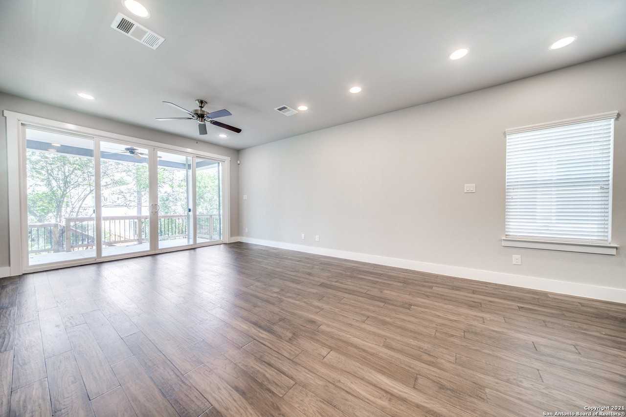 445 Natalen Ave - Photo 5 of 25