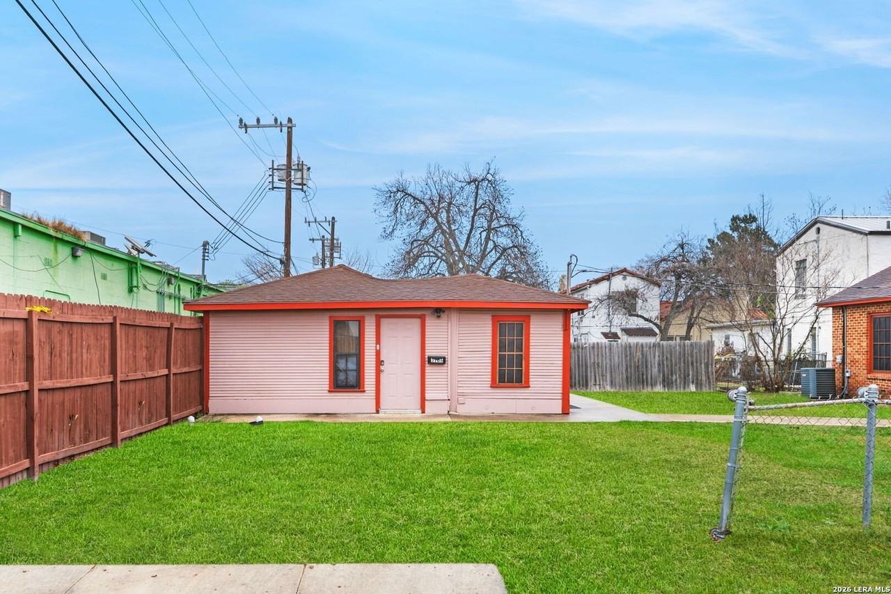 3106 N Zarzamora St - Photo 2 of 15