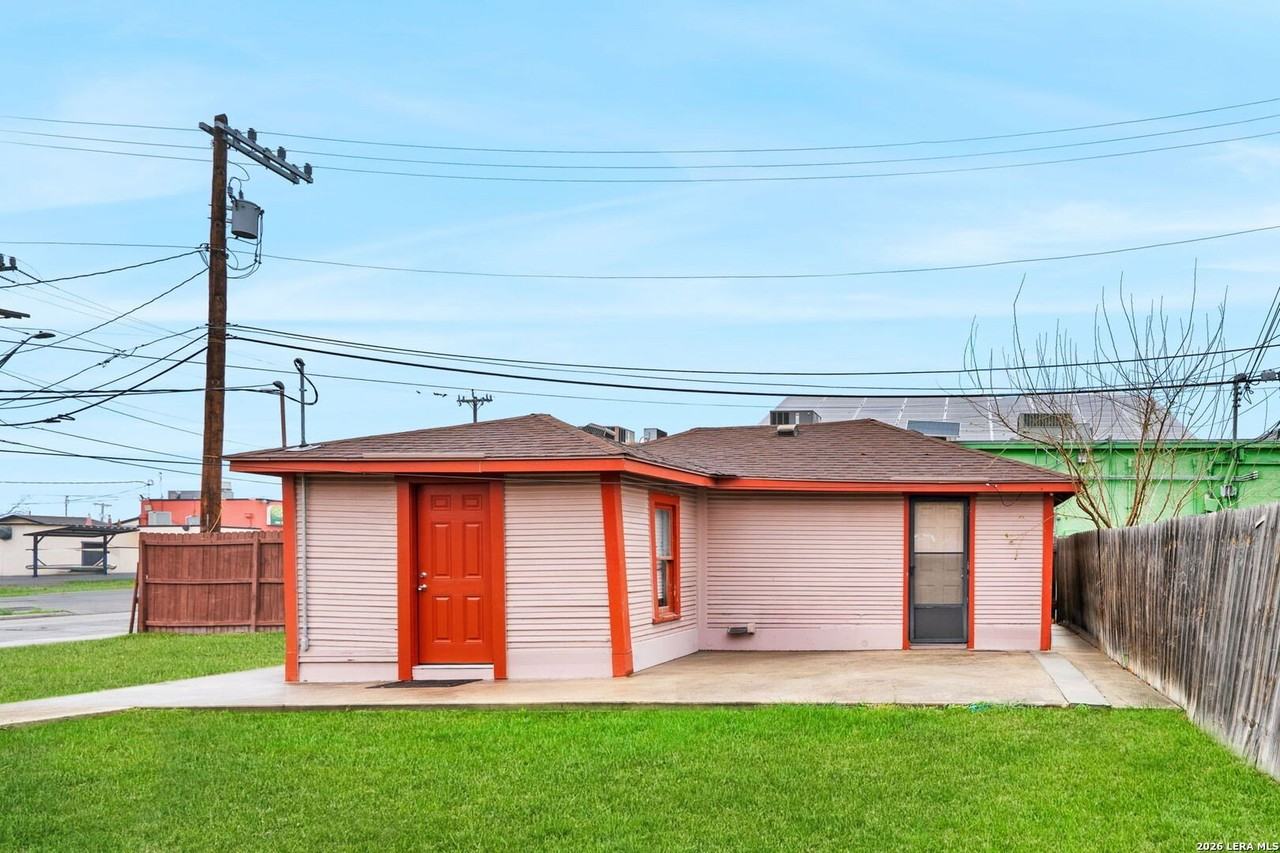 3106 N Zarzamora St - Photo 3 of 15