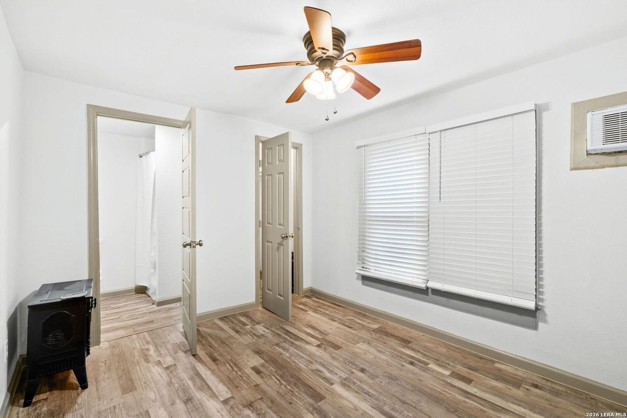 3106 N Zarzamora St - Photo 6 of 15