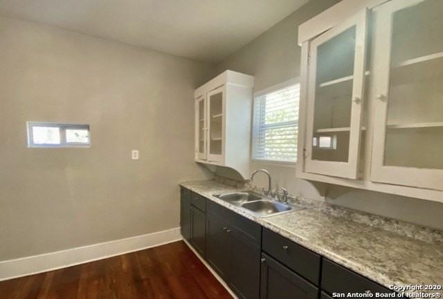 2219 S New Braunfels Ave - Photo 3 of 14