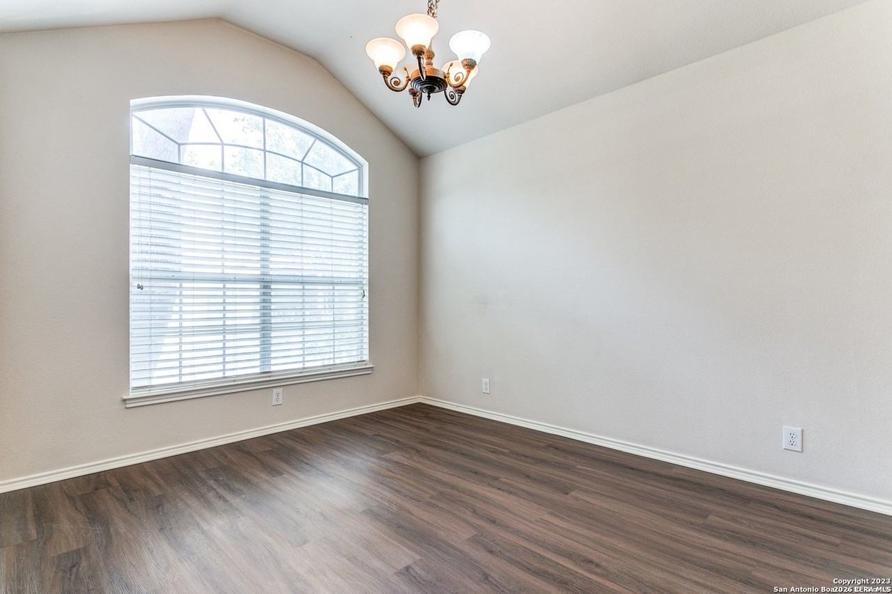 6014 Woodway Ct - Photo 3 of 23