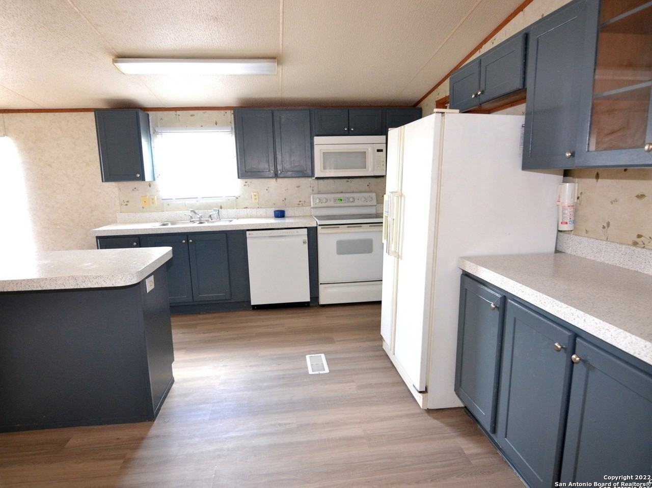 145 County Road 3821 - Photo 4 of 13