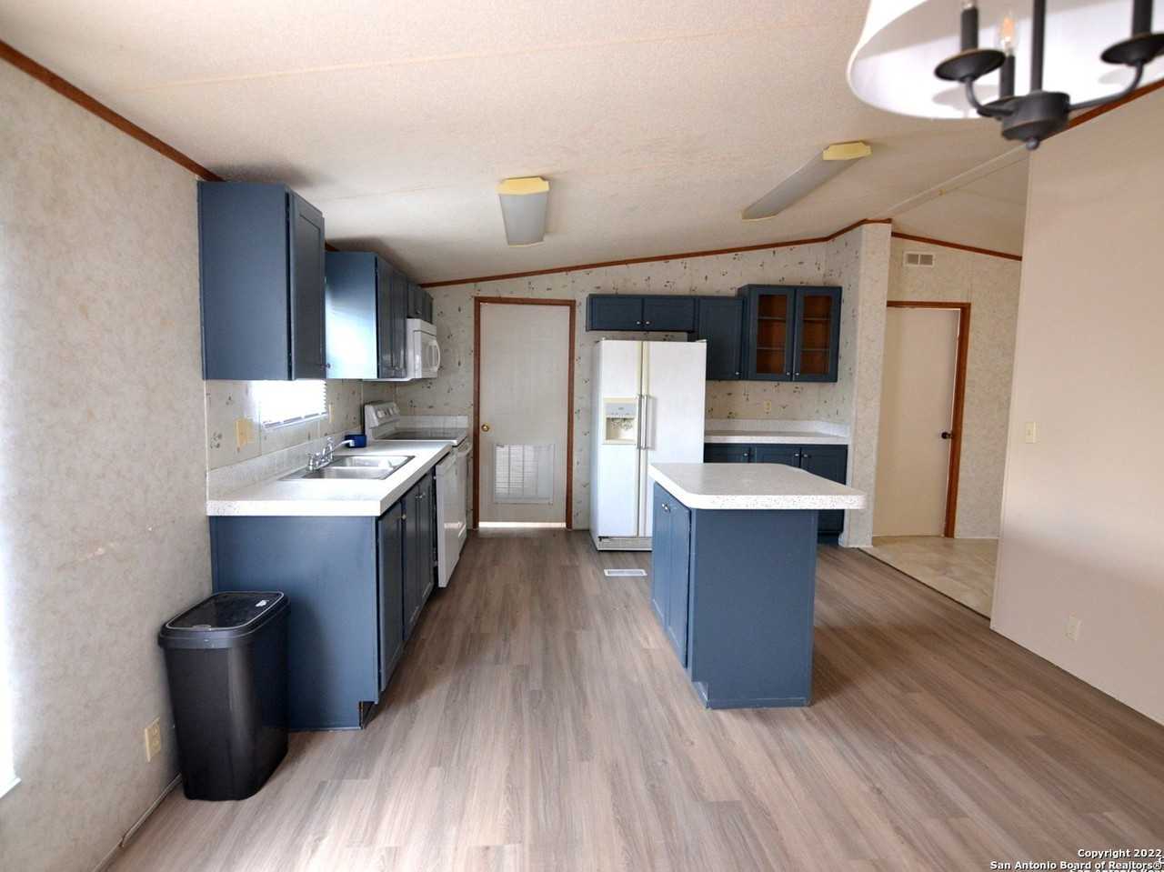 145 County Road 3821 - Photo 5 of 13