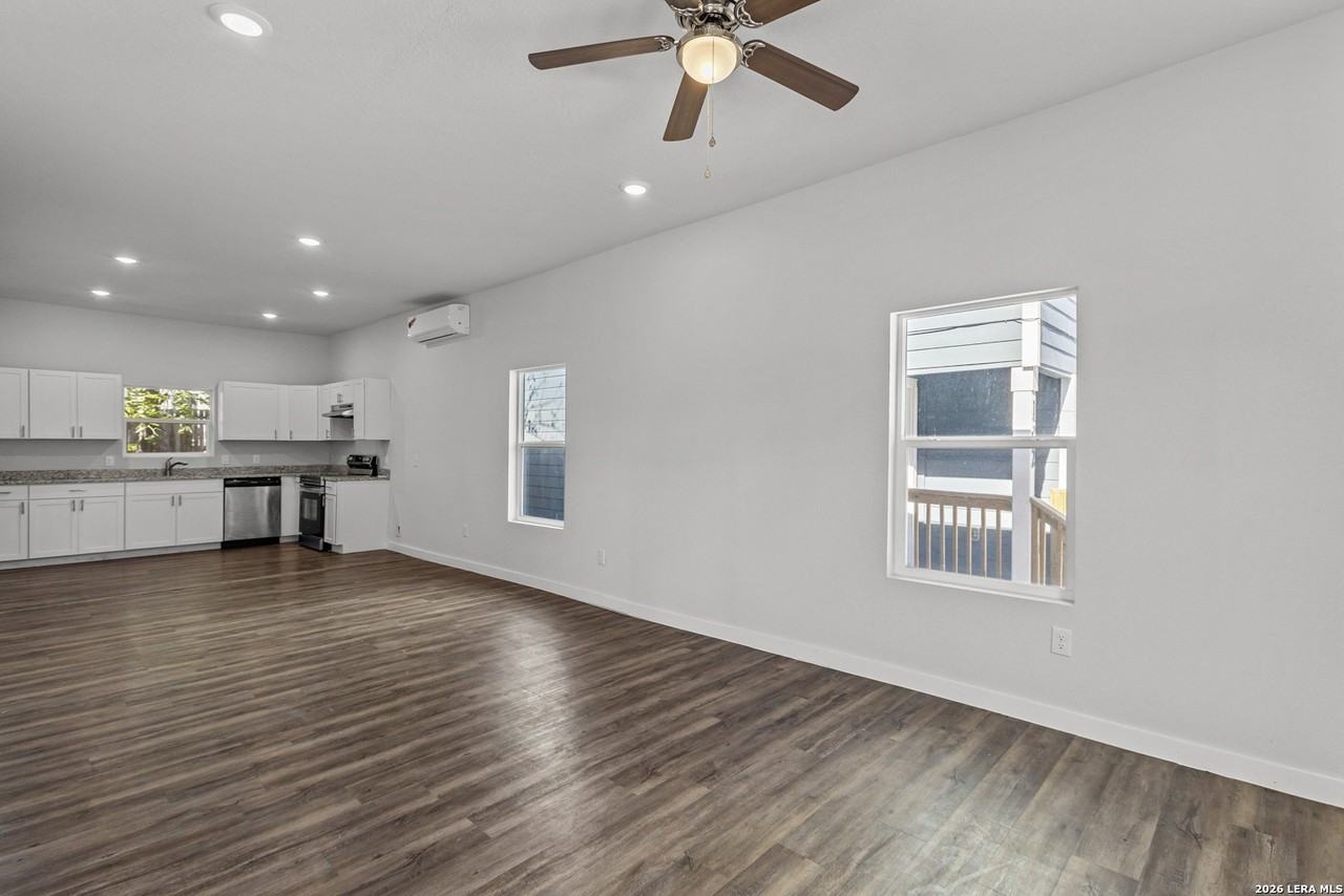 117 Magendie St - Photo 4 of 26