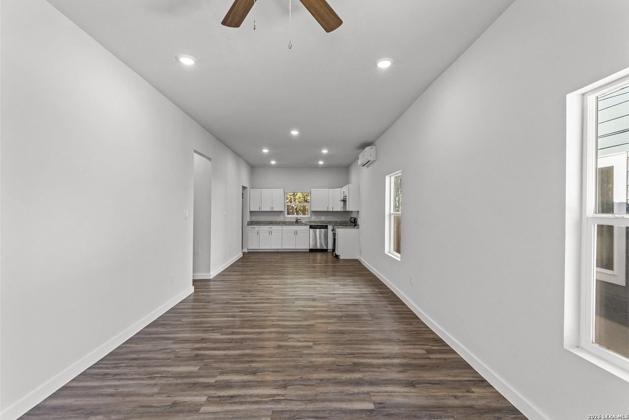 117 Magendie St - Photo 5 of 26