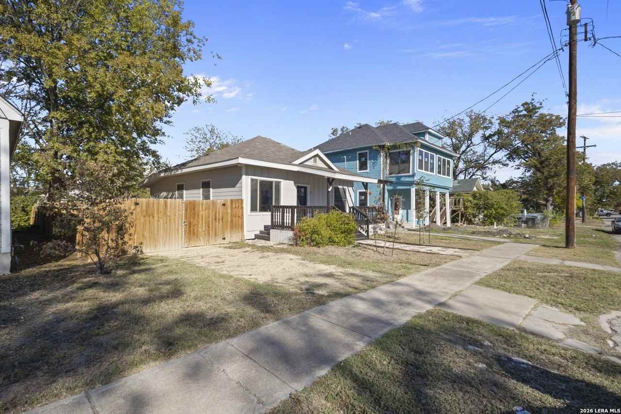 131 Chicago Blvd - Photo 3 of 25