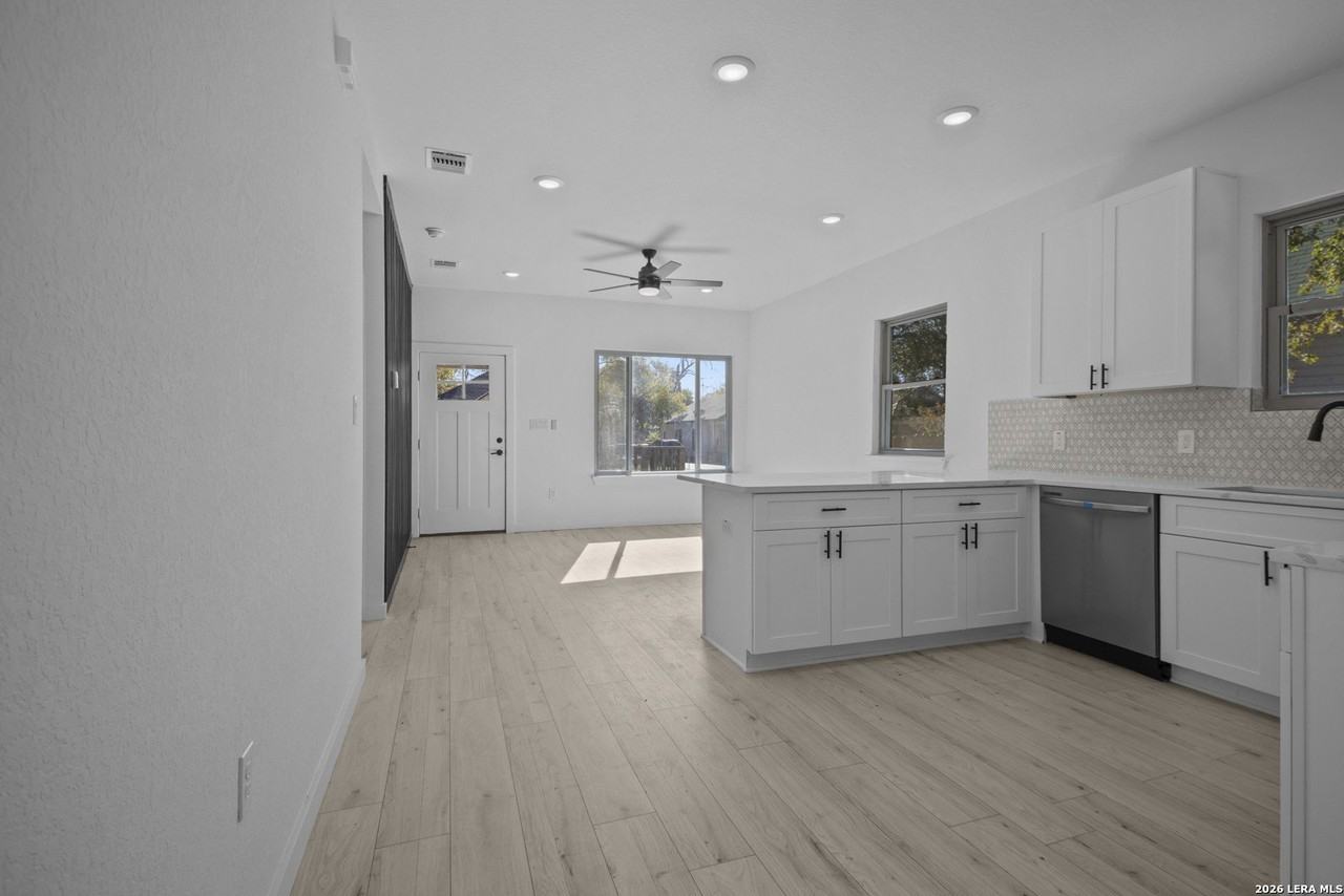 131 Chicago Blvd - Photo 6 of 25