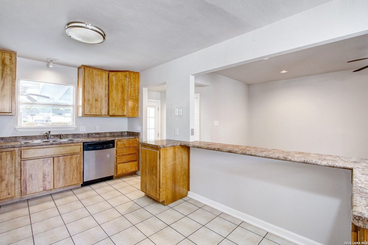 434 Schmeltzer Ln - Photo 7 of 24
