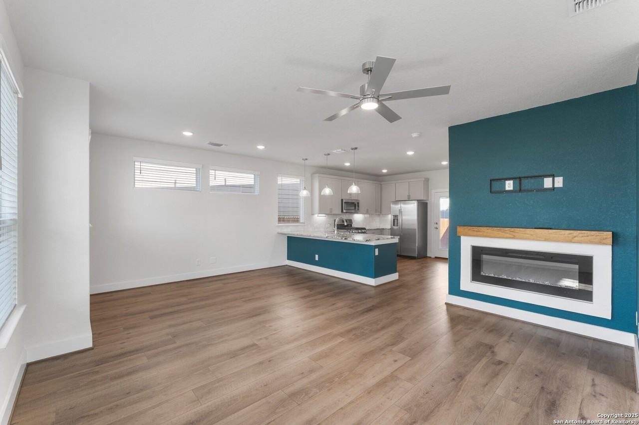 9607 Stillwater Pass - Photo 7 of 36