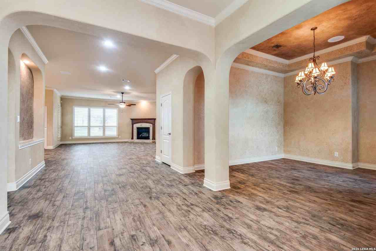 110 Evans Oak Ln - Photo 4 of 25