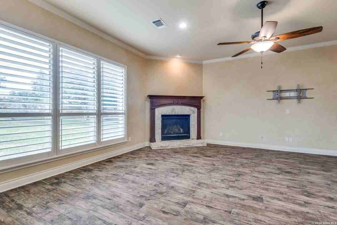 110 Evans Oak Ln - Photo 5 of 25