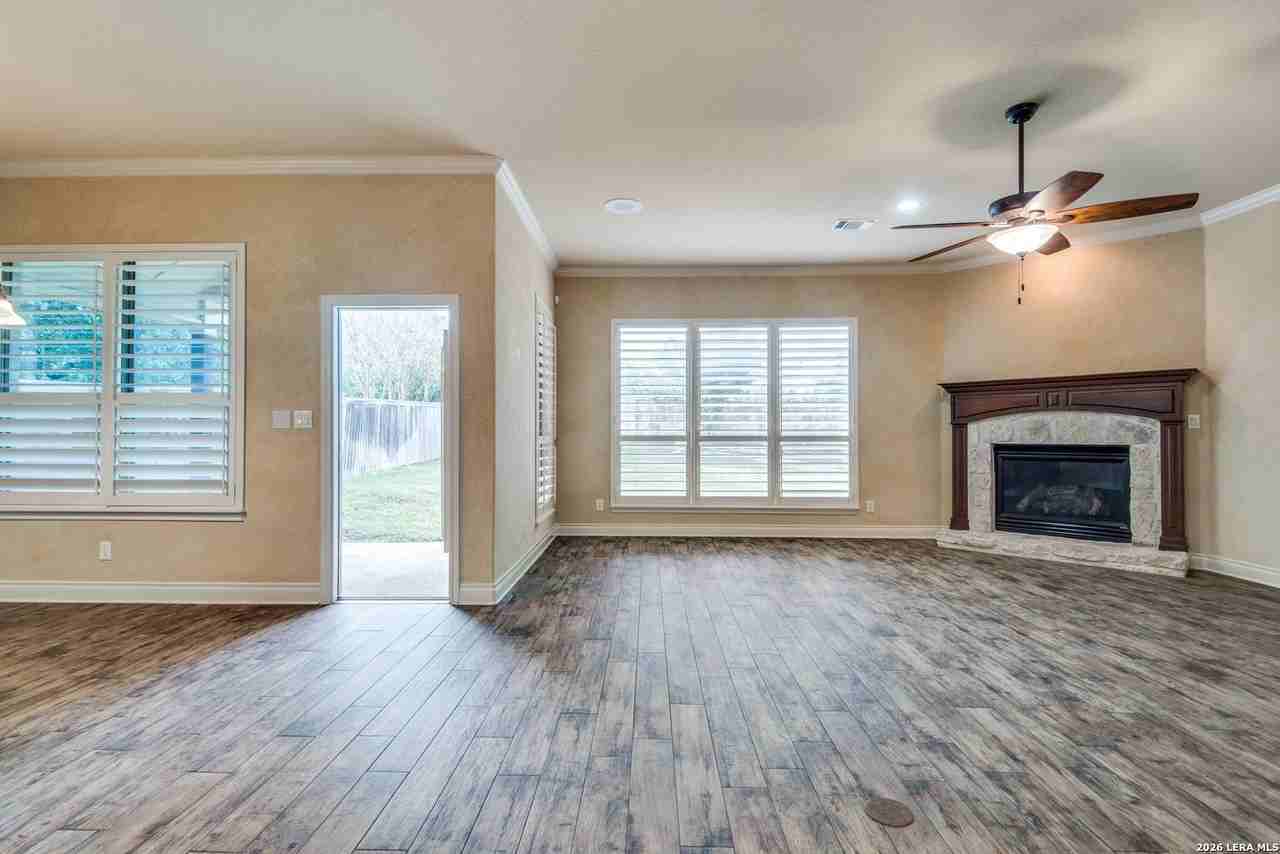 110 Evans Oak Ln - Photo 6 of 25