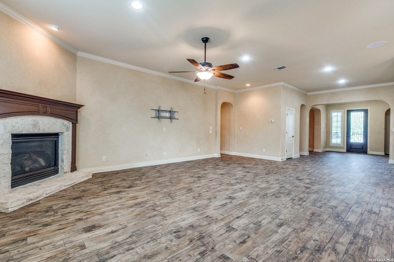 110 Evans Oak Ln - Photo 7 of 25