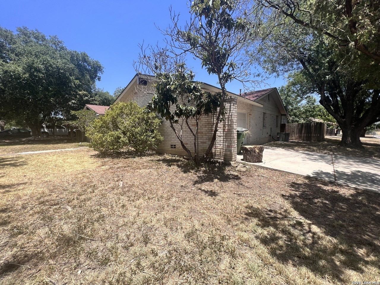 14210 Stoddard Dr - Photo 3 of 47