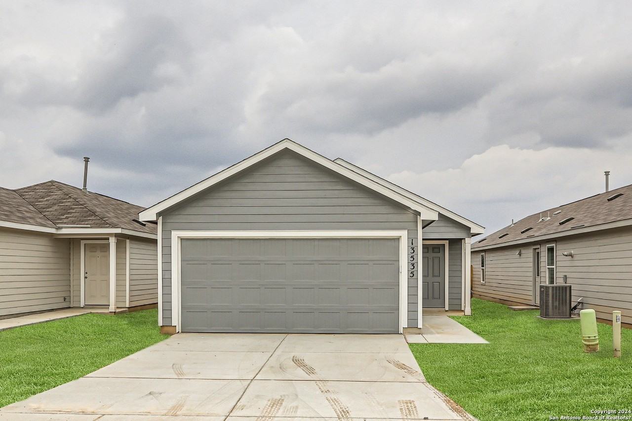 13535 Barton Cv - Photo 2 of 12