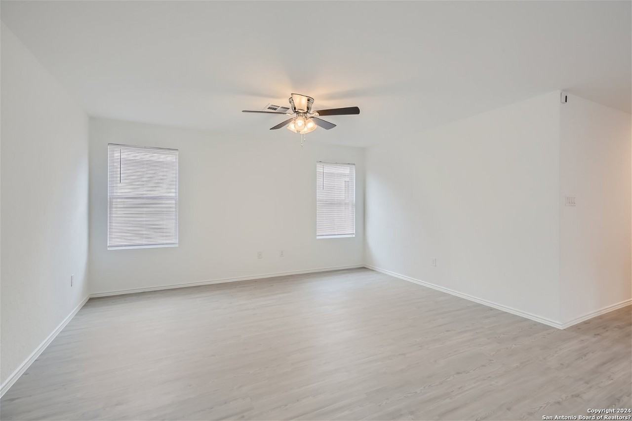 13535 Barton Cv - Photo 3 of 12