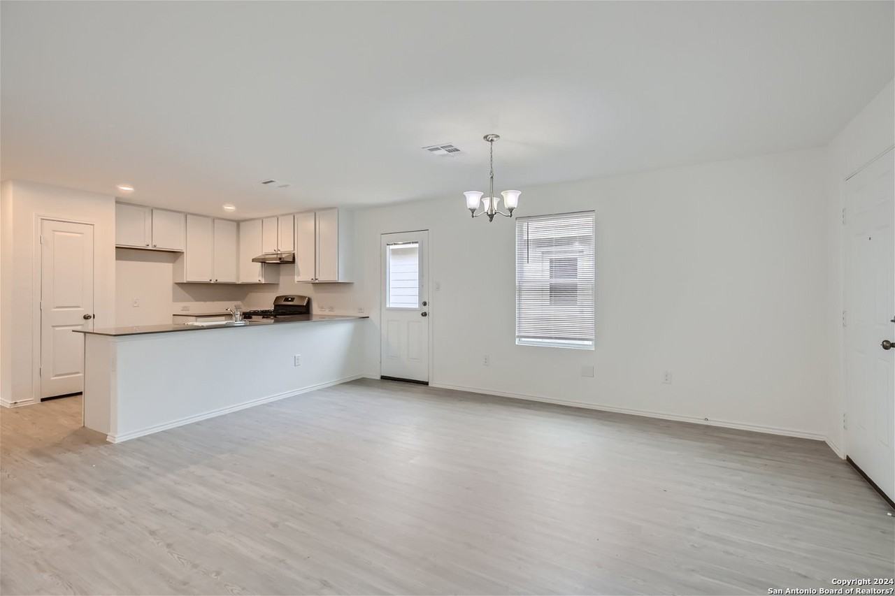 13535 Barton Cv - Photo 4 of 12