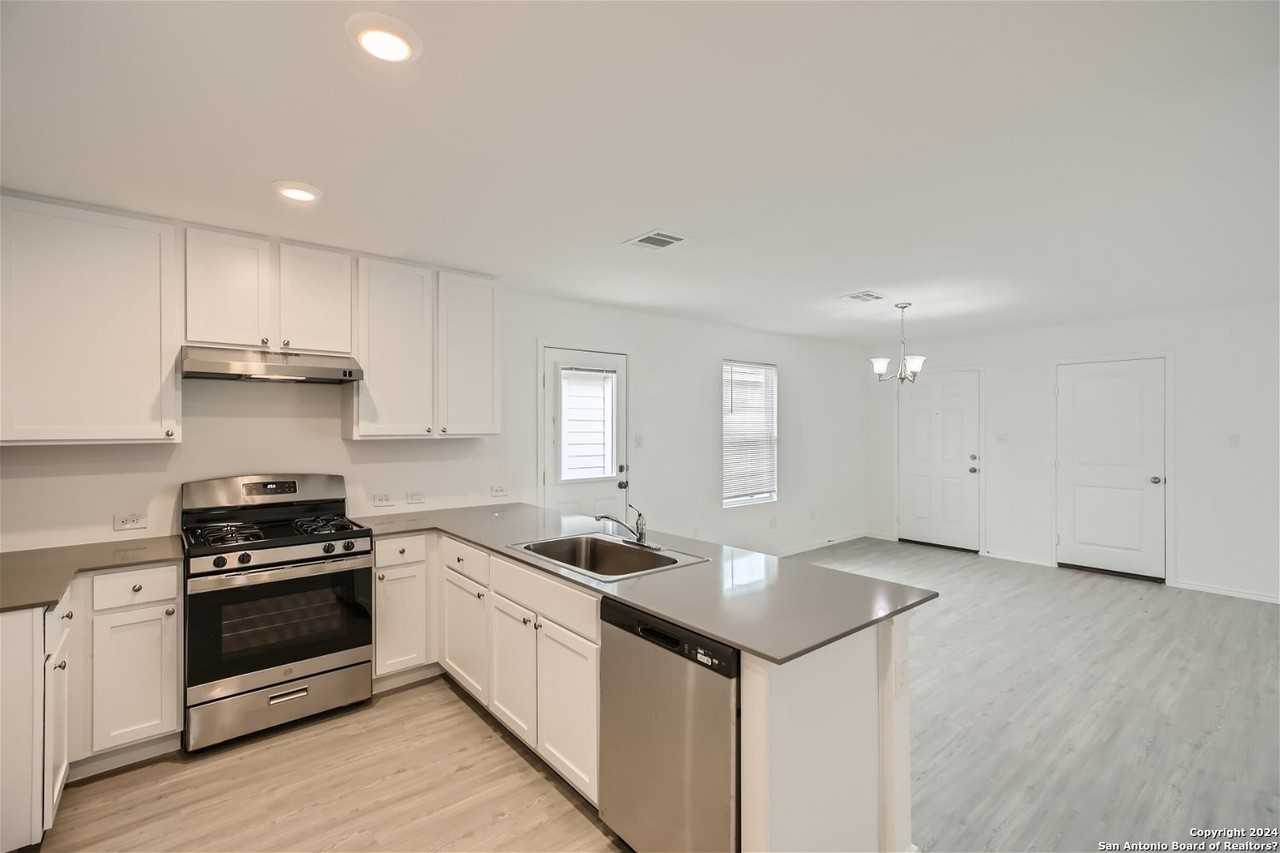 13535 Barton Cv - Photo 5 of 12