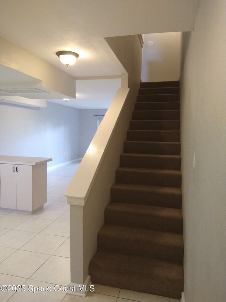 1020 Pinetree Dr #8 - Photo 5 of 33