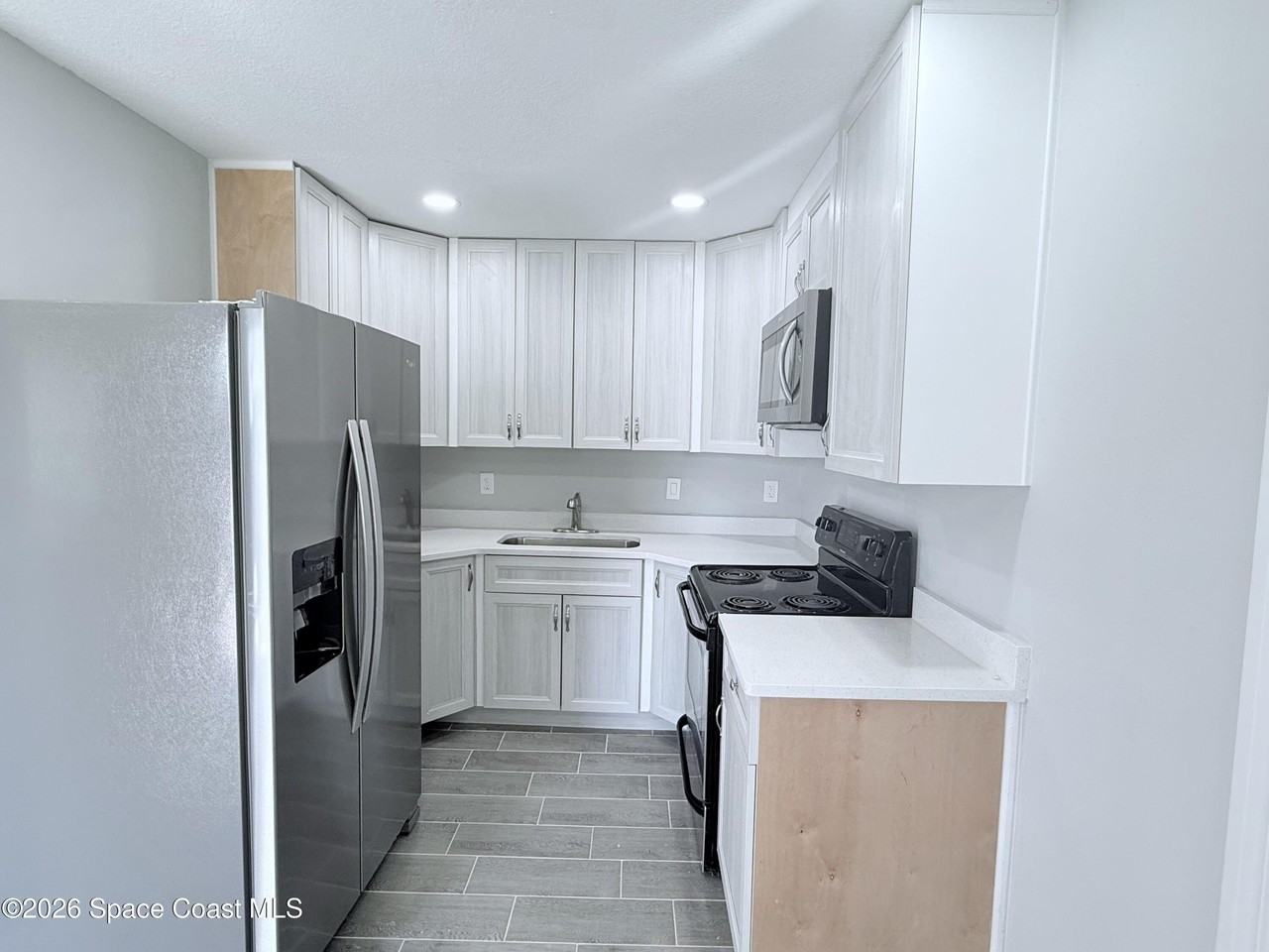 2556 Sarno Rd - Photo 2 of 23