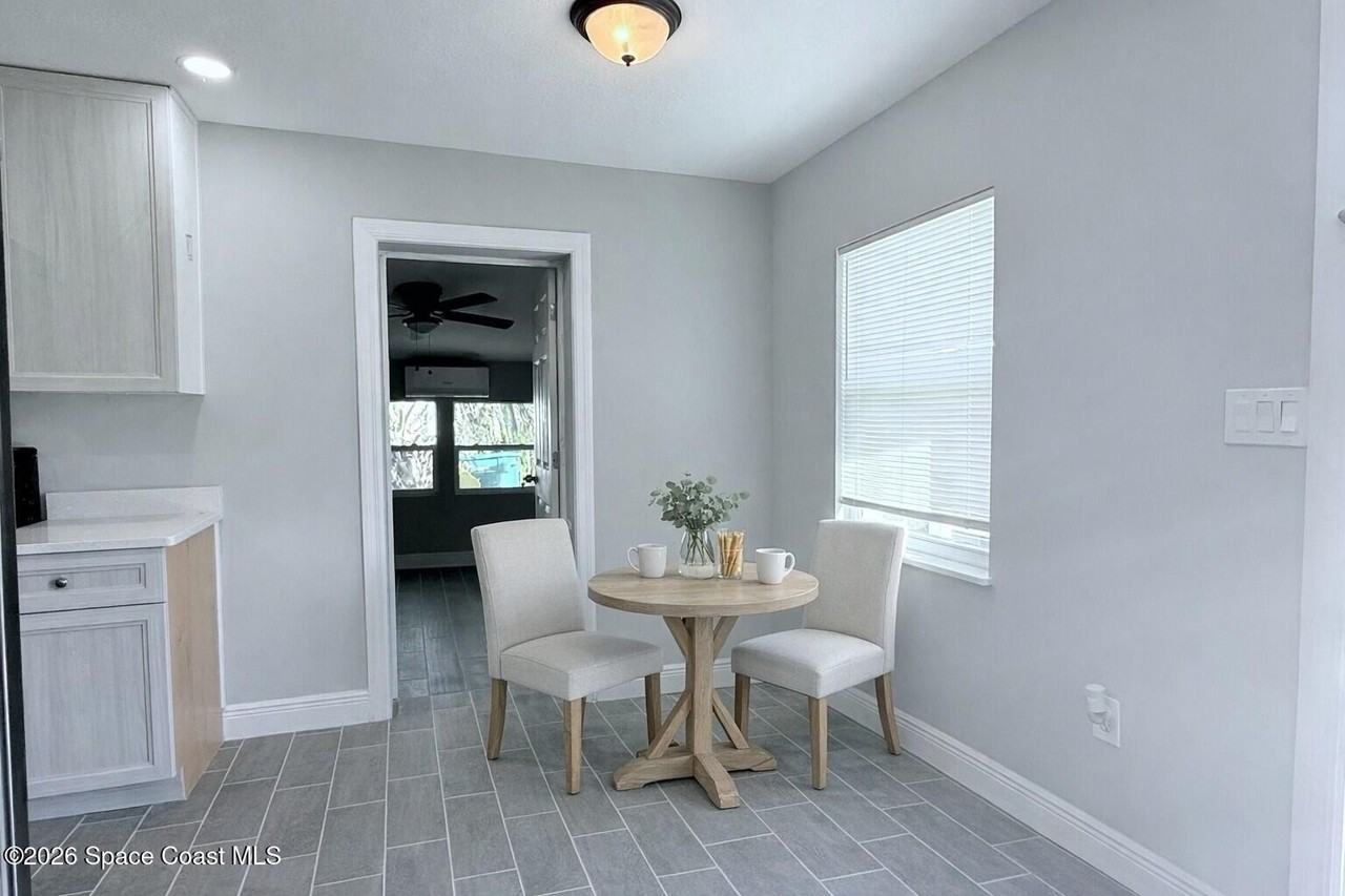 2556 Sarno Rd - Photo 7 of 23