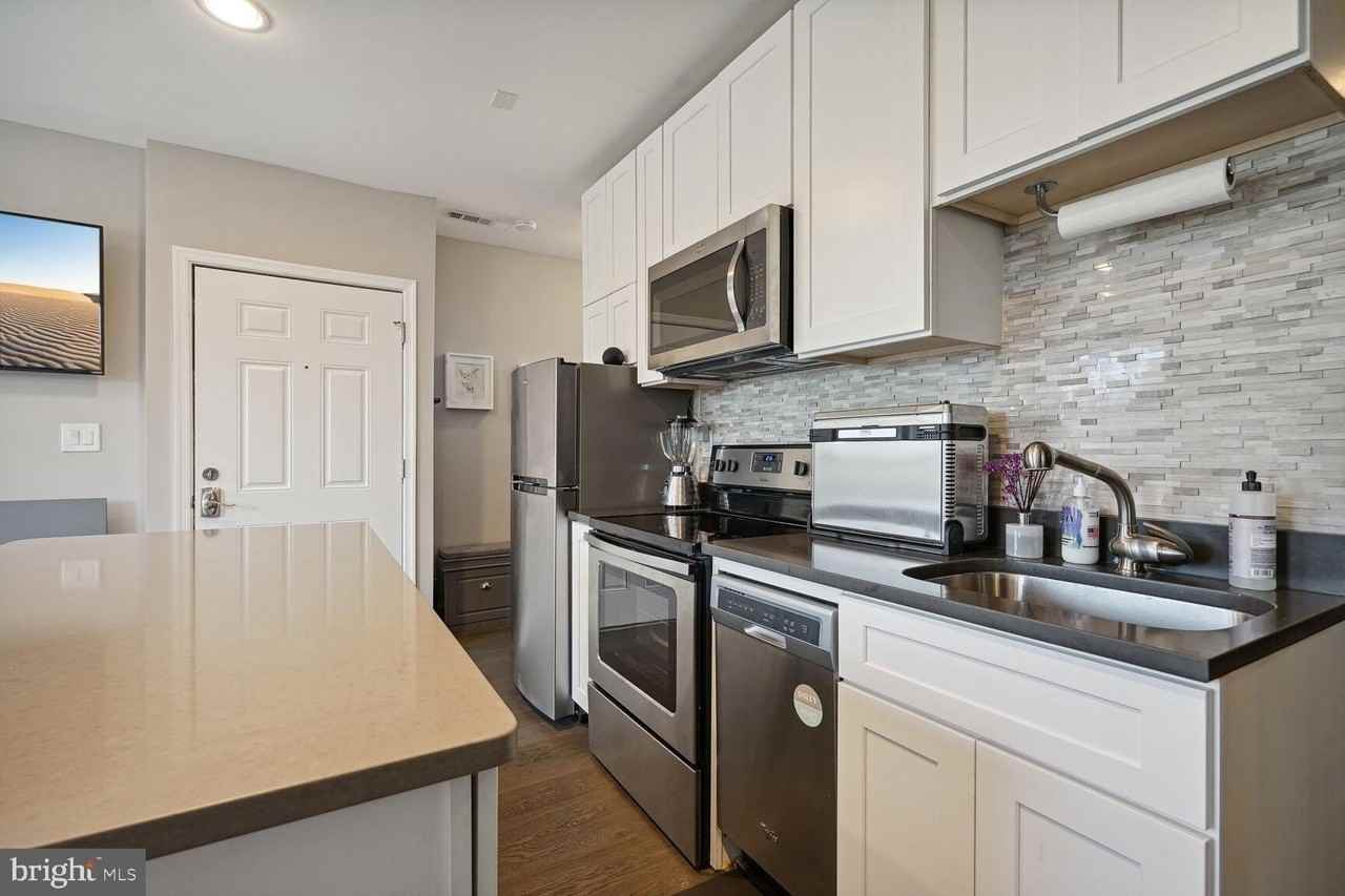 4809 3rd St Nw #4 - Photo 3 of 15