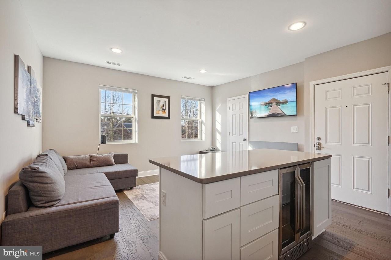 4809 3rd St Nw #4 - Photo 4 of 15