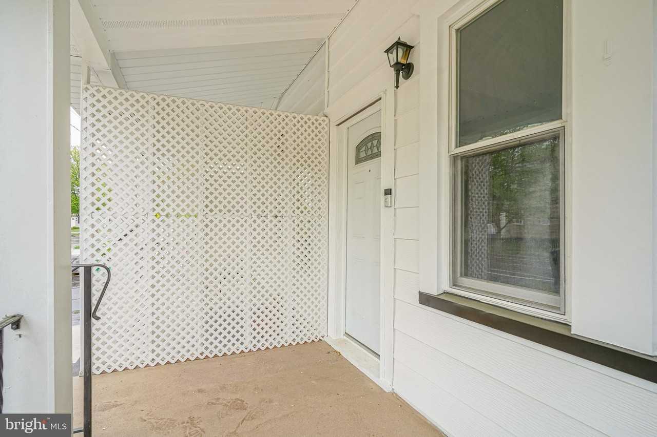 719 Burlington Ave - Photo 3 of 31