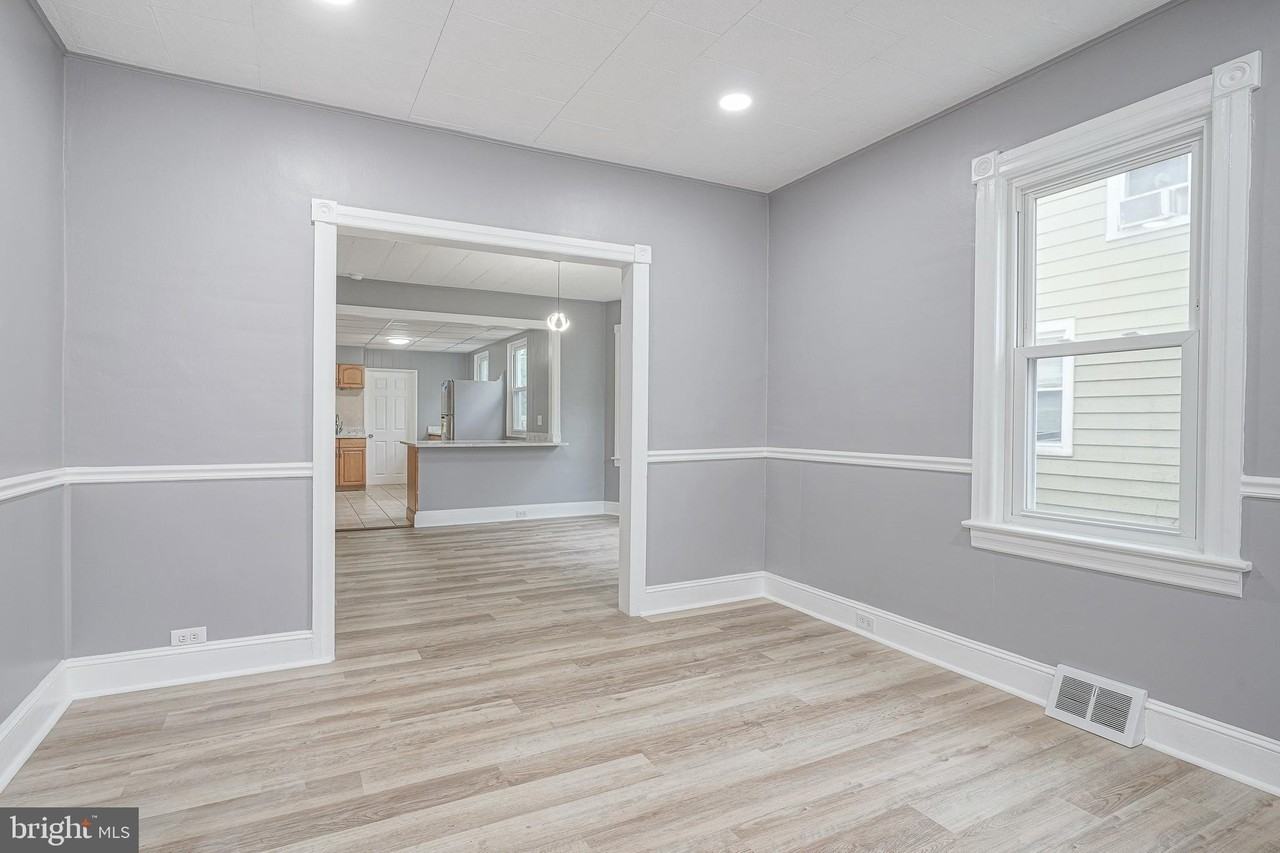 719 Burlington Ave - Photo 5 of 31