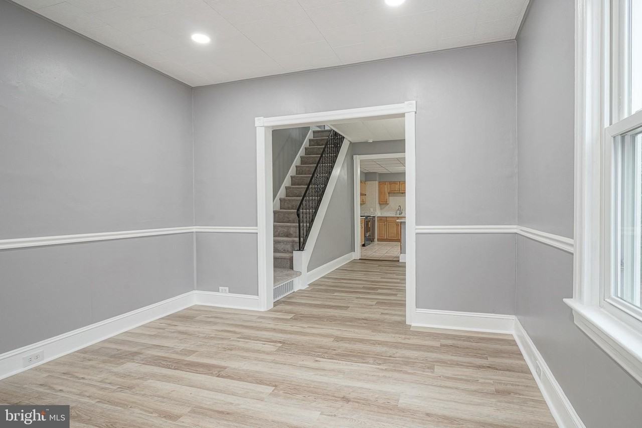 719 Burlington Ave - Photo 6 of 31