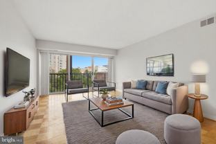 1300 Army Navy Dr #815 - Photo 1 of 1