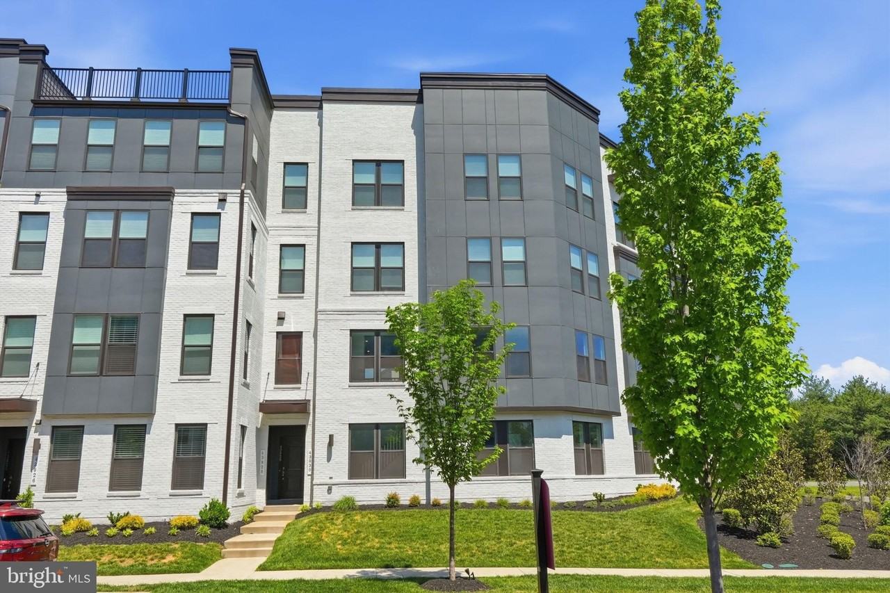 43830 Middleway Ter - Photo 2 of 30