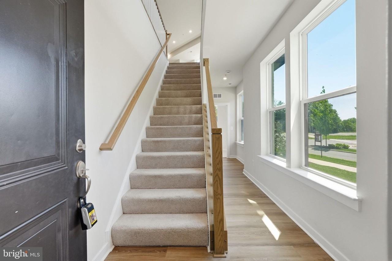 43830 Middleway Ter - Photo 3 of 30