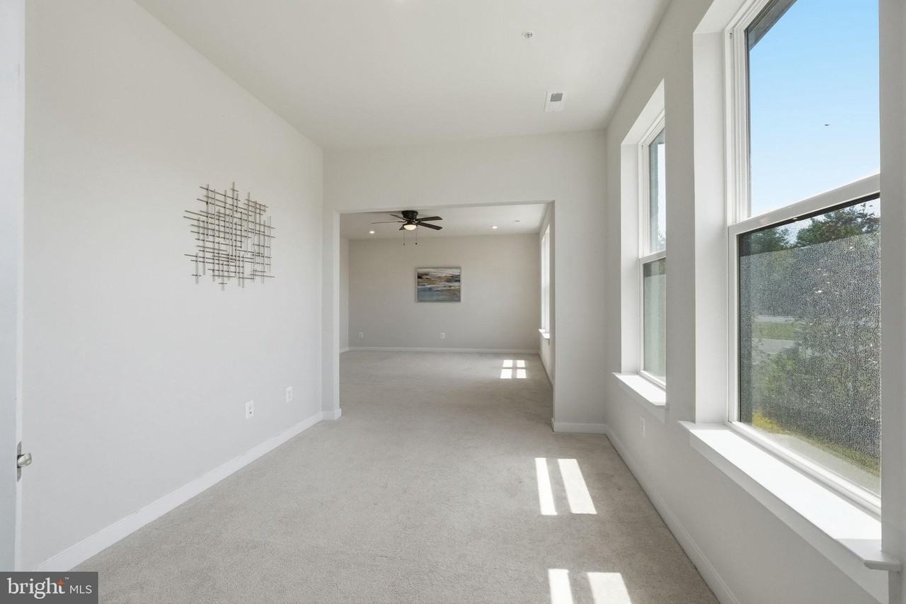 43830 Middleway Ter - Photo 4 of 30