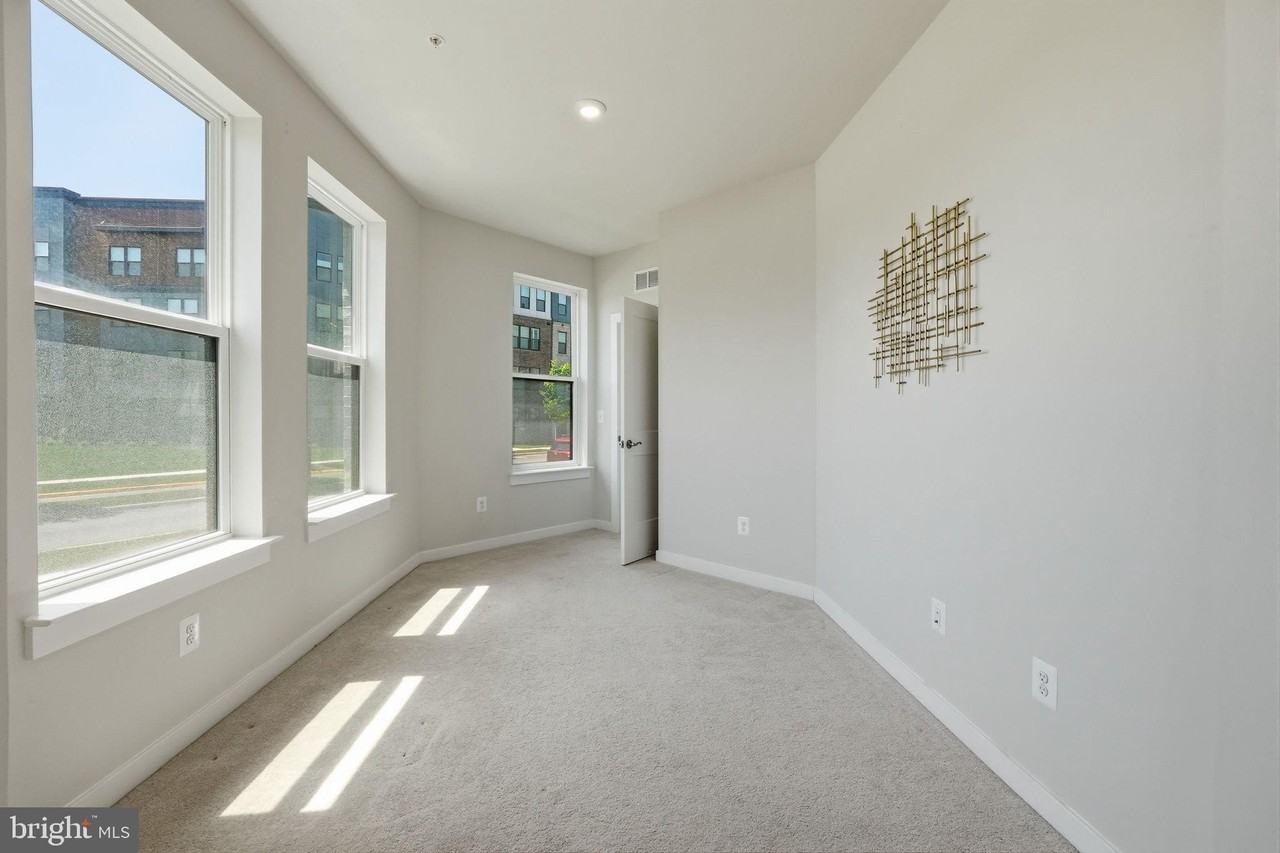 43830 Middleway Ter - Photo 5 of 30