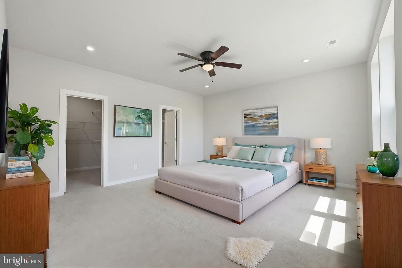 43830 Middleway Ter - Photo 6 of 30