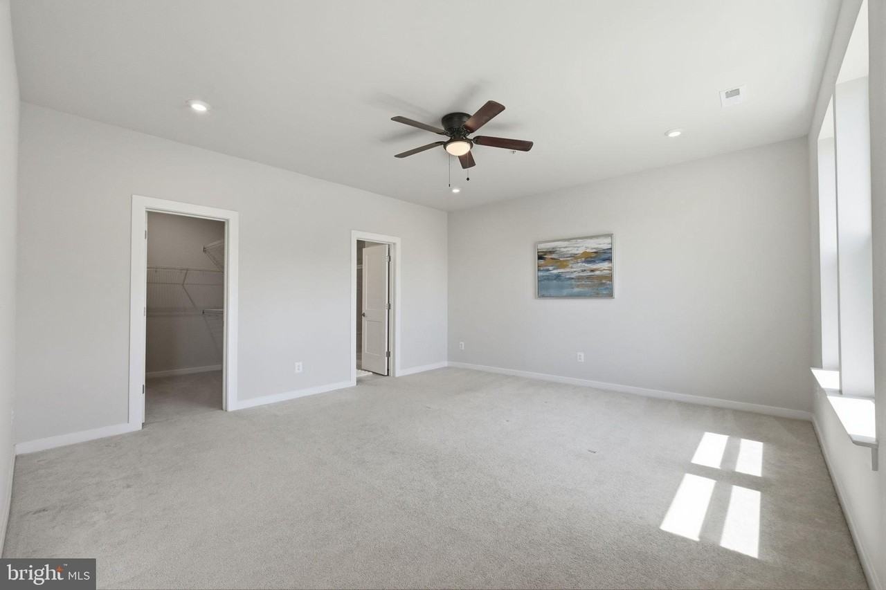 43830 Middleway Ter - Photo 7 of 30
