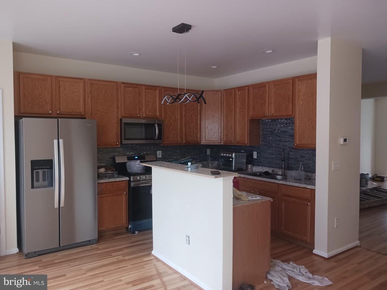 205 Hillside Ct - Photo 6 of 21