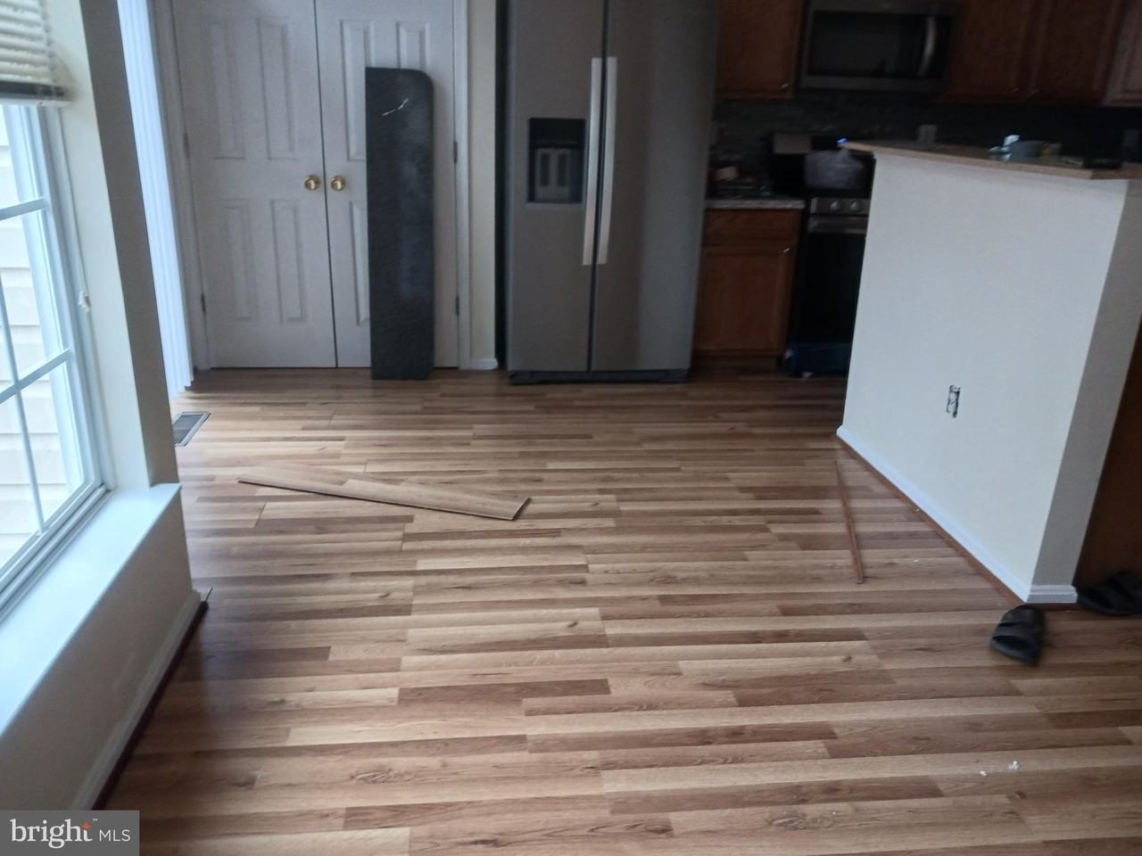 205 Hillside Ct - Photo 7 of 21